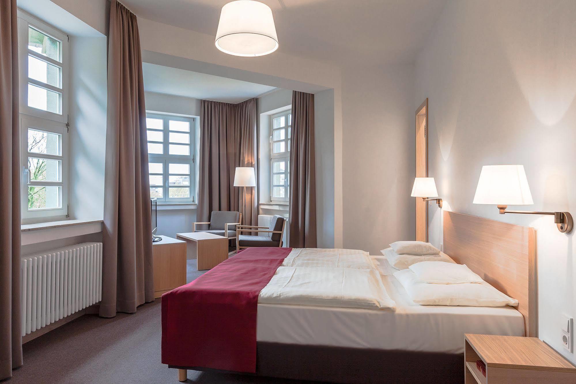 Kardinal Schulte Haus Hotel แบร์กิชกลัดบัค ภายนอก รูปภาพ
