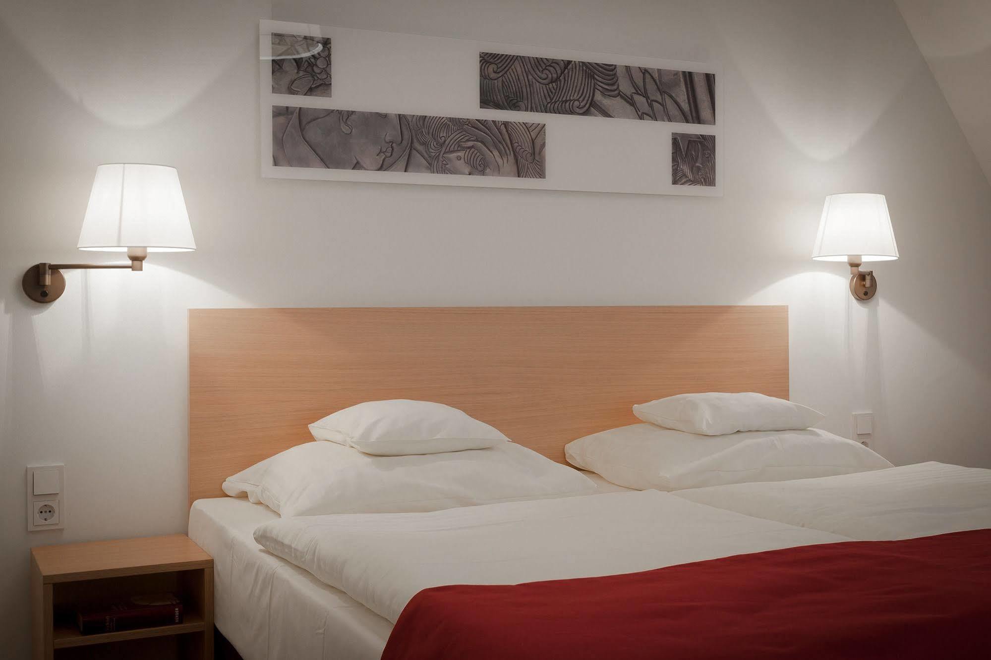 Kardinal Schulte Haus Hotel แบร์กิชกลัดบัค ภายนอก รูปภาพ
