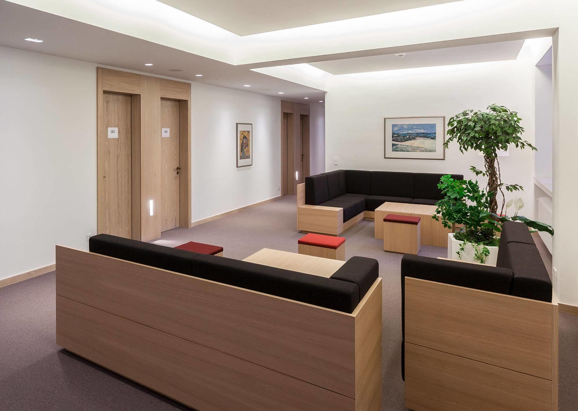 Kardinal Schulte Haus Hotel แบร์กิชกลัดบัค ภายนอก รูปภาพ